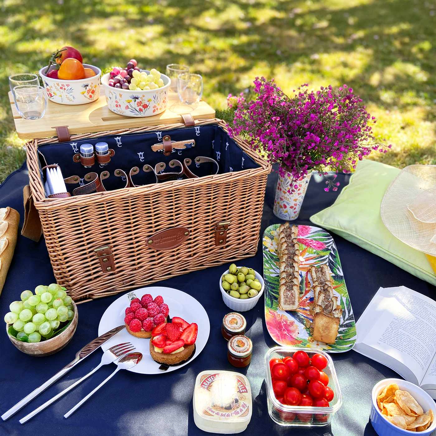 Picknickmand Saint-honoré blauw met tafel - 4 personnes