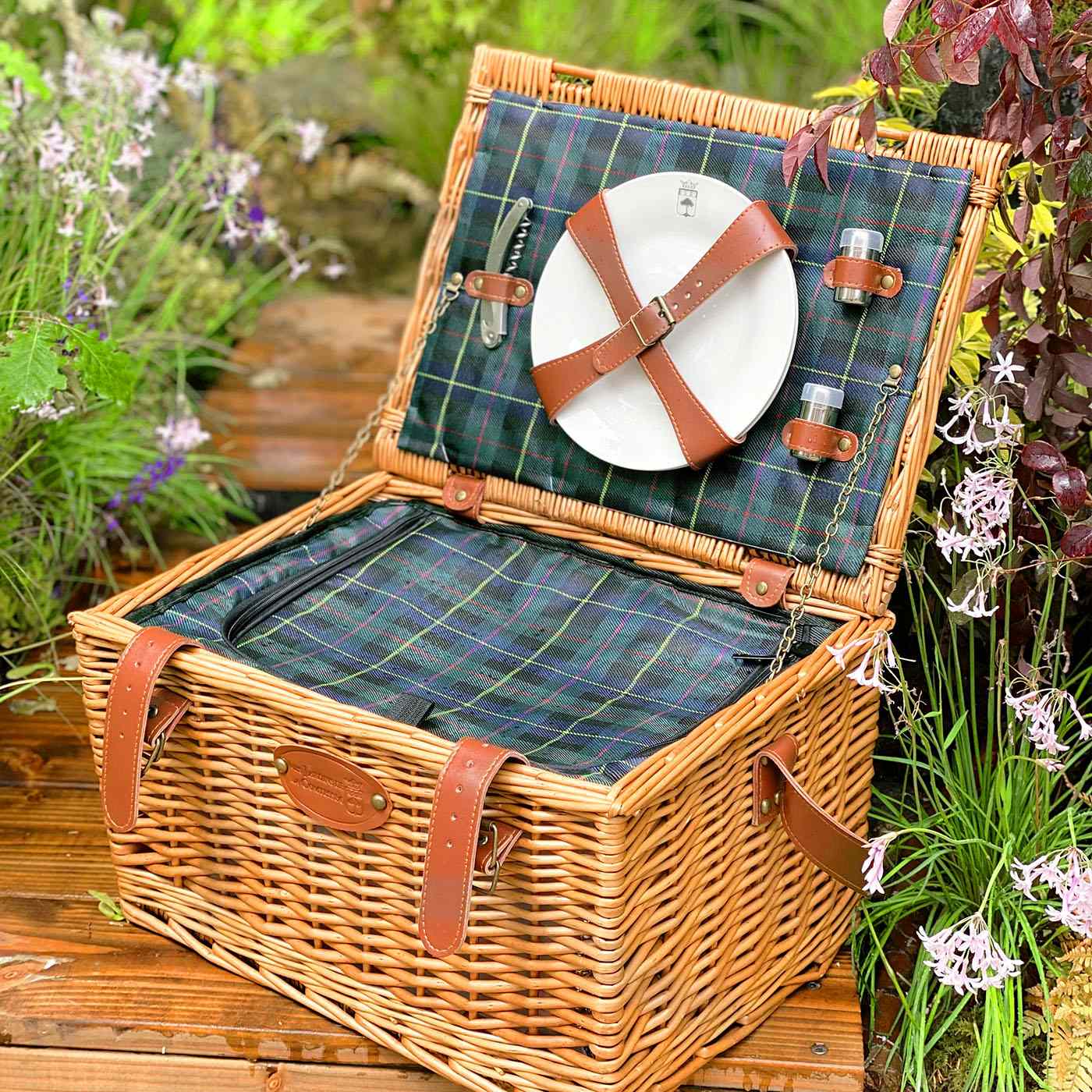 Picknickmand van leer en groene ruit - 2 personen